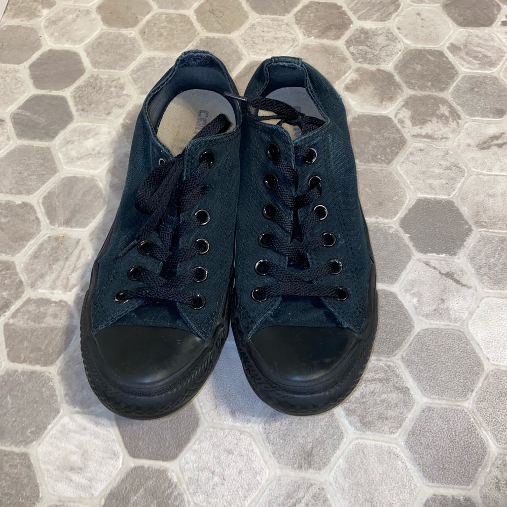 Black converse low top unisex